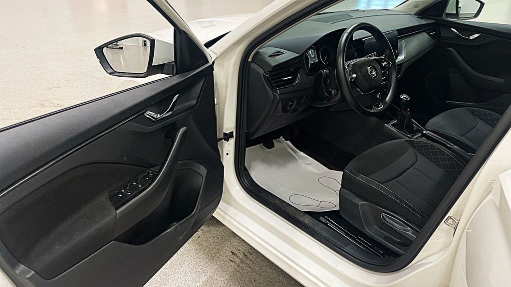 نمای دیگر اشکودا کامیق امبیشن CNG / PETROL 1.0 TGI G-Tec دنده‌ای