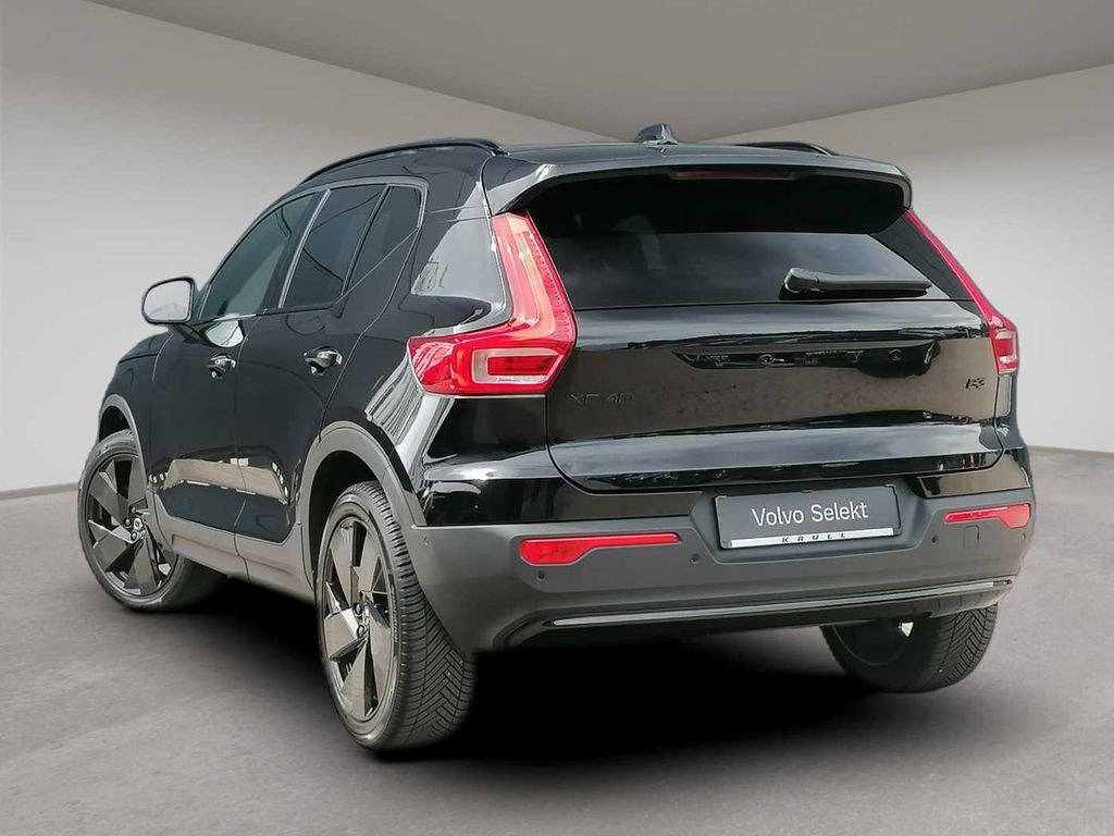 نمای دیگر ولوو XC40 B3 B 2WD پلاس بلک ادیشن