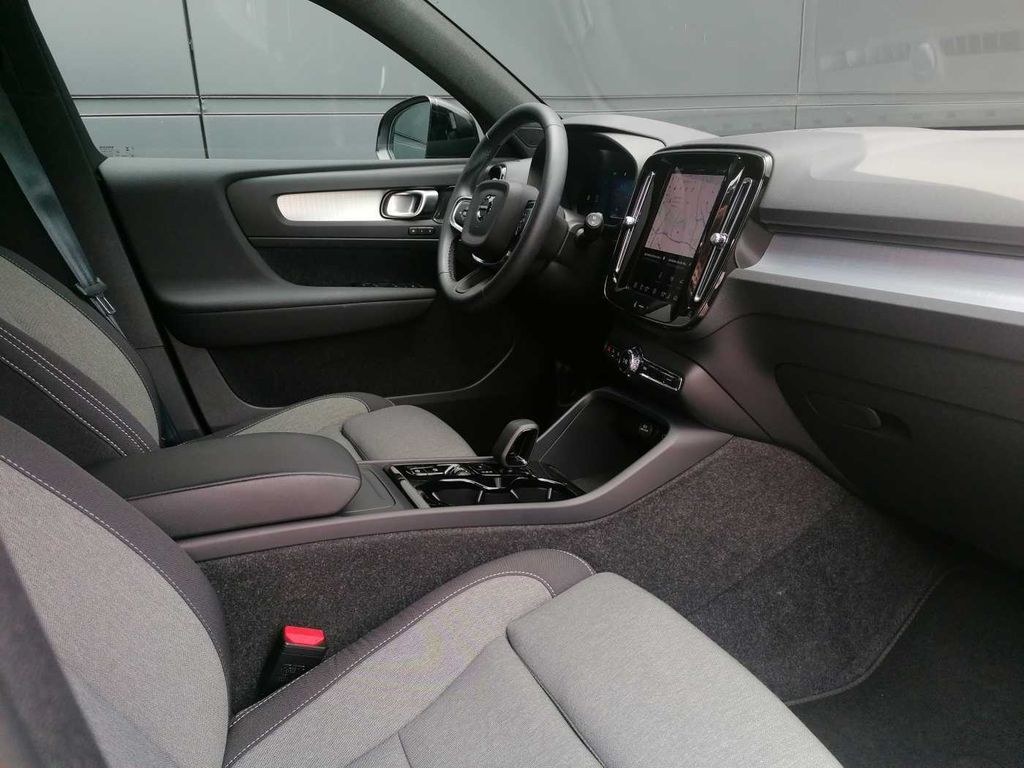 نمای دیگر ولوو XC40 B3 B 2WD پلاس بلک ادیشن