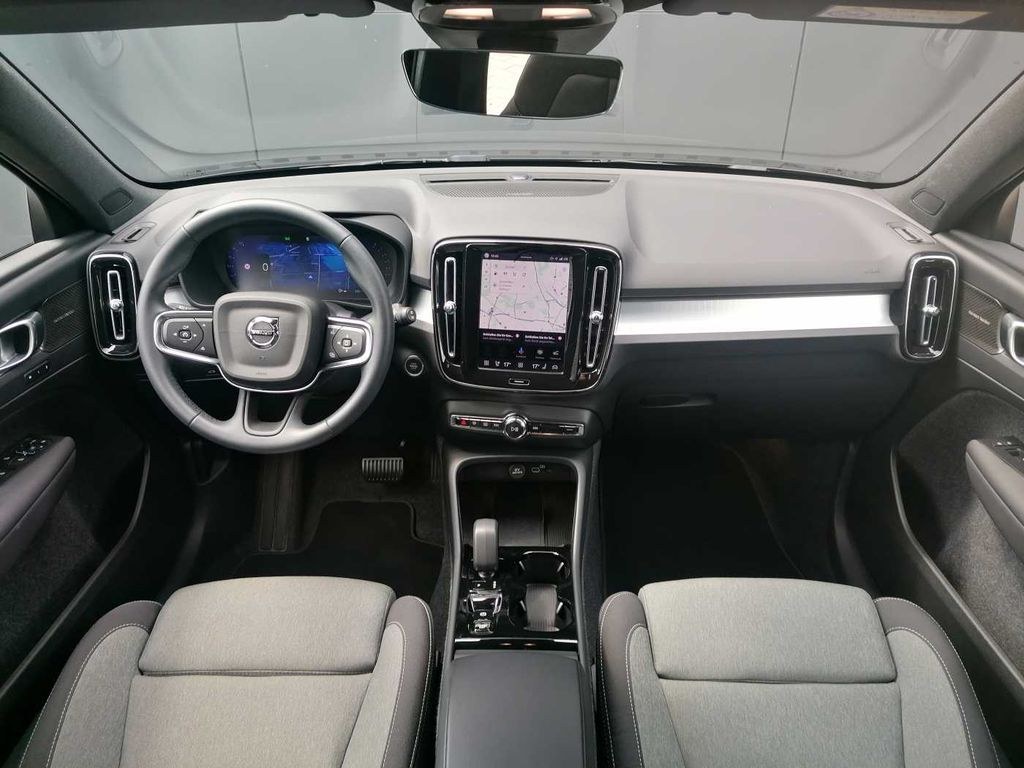 نمای دیگر ولوو XC40 B3 B 2WD پلاس بلک ادیشن