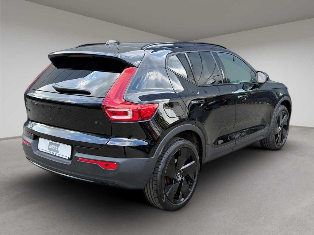 نمای دیگر ولوو XC40 B4 2WD اولترا بلک ادیشن، بخاری پارکینگی و موارد دیگر