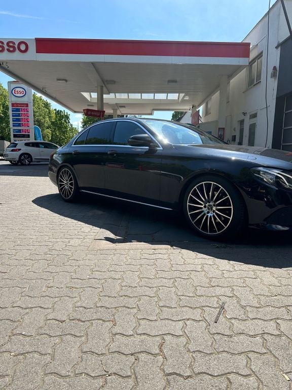 نمای دیگر مرسدس بنز E 220 d اتوماتیک - آوانگارد