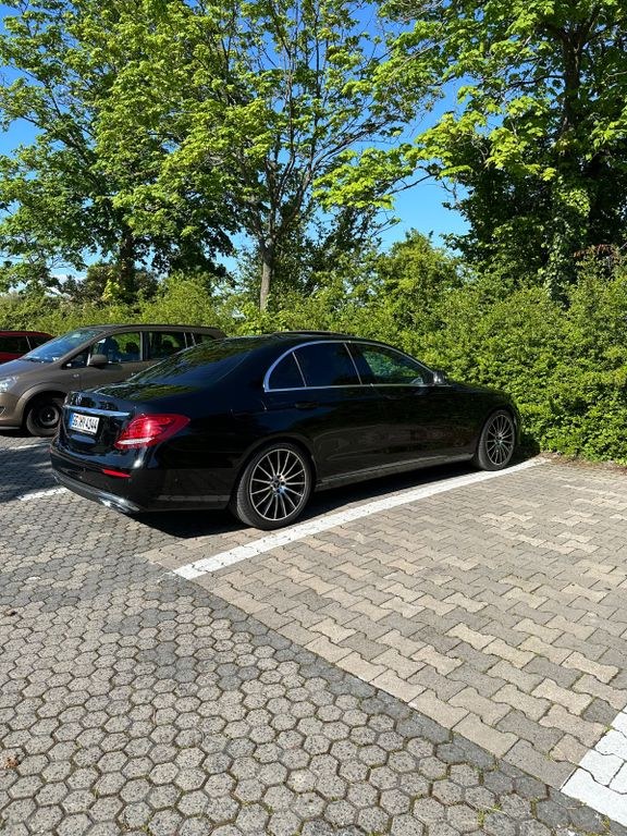 نمای دیگر مرسدس بنز E 220 d اتوماتیک - آوانگارد