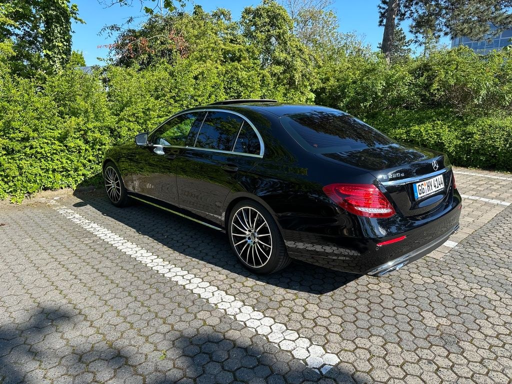 نمای دیگر مرسدس بنز E 220 d اتوماتیک - آوانگارد