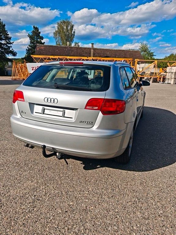 نمای دیگر آئودی A3 8P کواترو 2.0 TDI با AHK