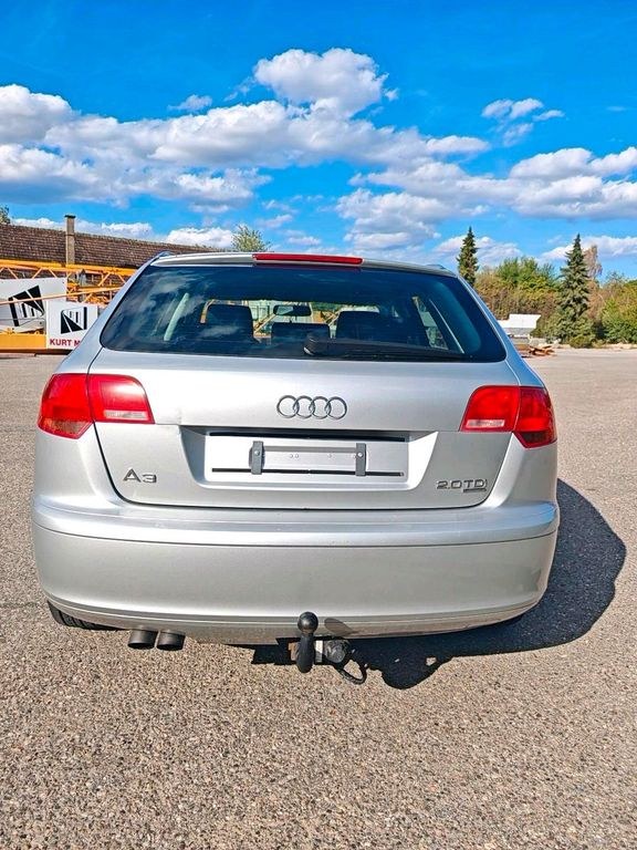 نمای دیگر آئودی A3 8P کواترو 2.0 TDI با AHK