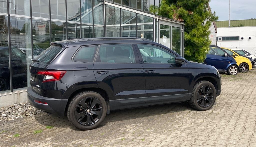 نمای دیگر اشکودا کاروک امبیشن 4x4 ناوی کلمبوس 8x آلومینیوم DAB+