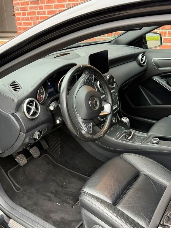 نمای دیگر مرسدس بنز A 180 | TÜV 04/2028 87400km