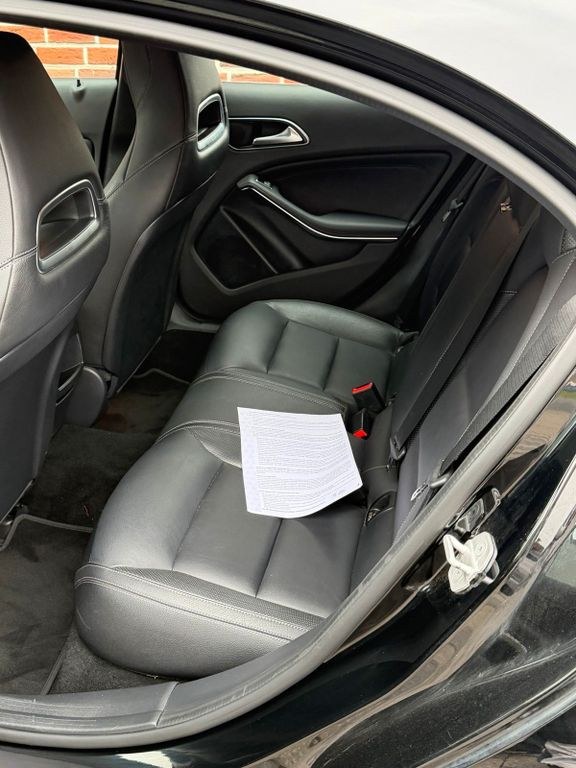 نمای دیگر مرسدس بنز A 180 | TÜV 04/2028 87400km