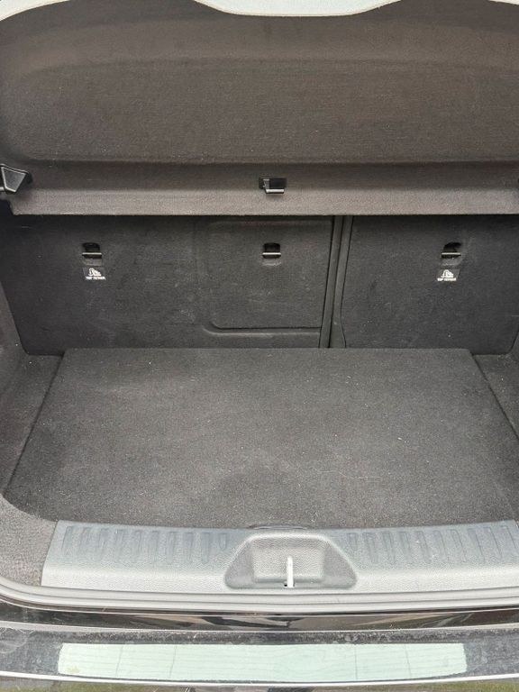نمای دیگر مرسدس بنز A 180 | TÜV 04/2028 87400km