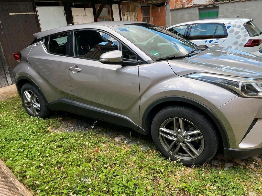 نمای دیگر تویوتا C-HR 1.2 فلو