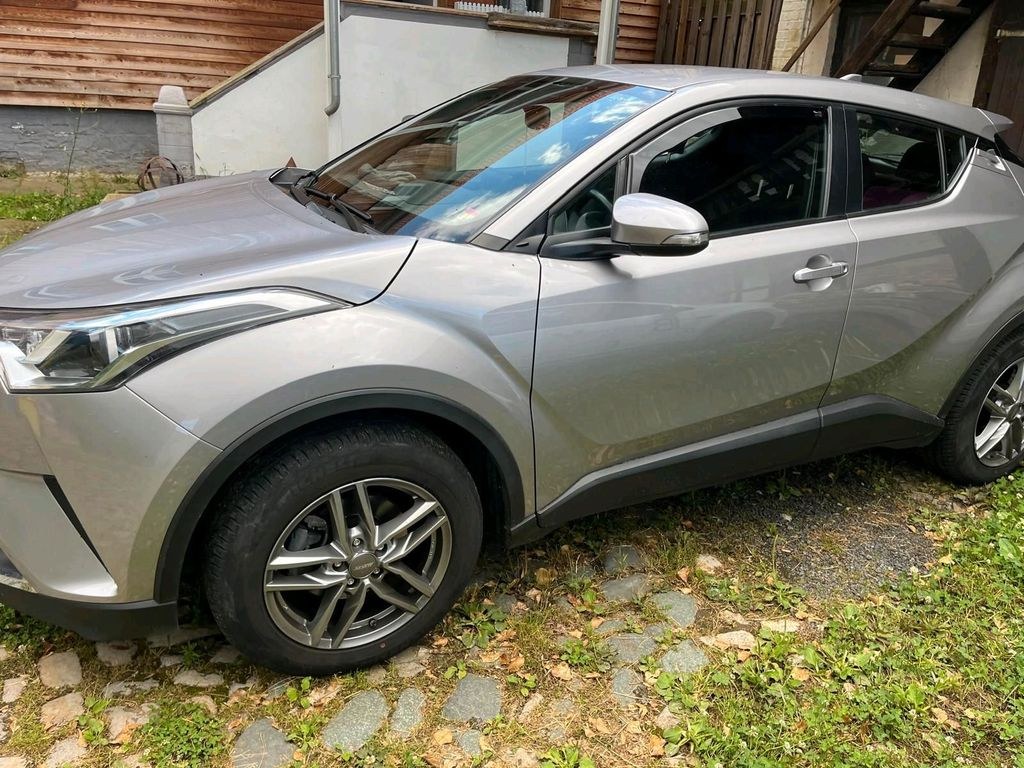 نمای دیگر تویوتا C-HR 1.2 فلو