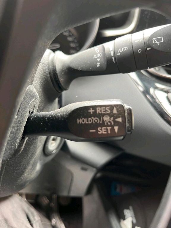 نمای دیگر تویوتا C-HR 1.2 فلو