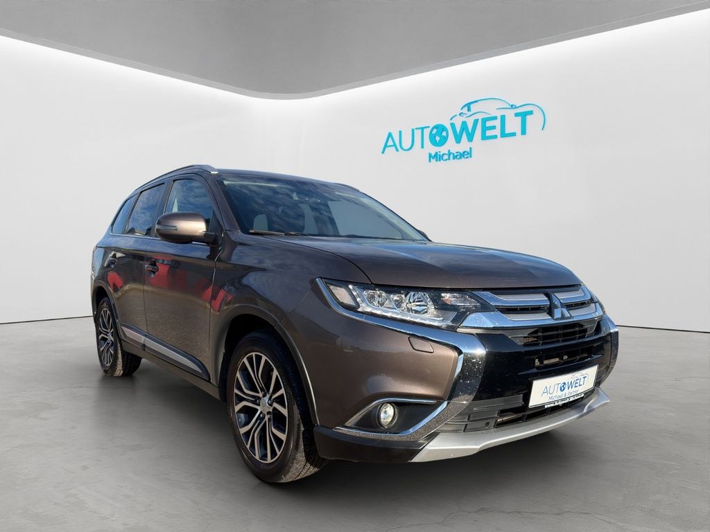 نمای دیگر Mitsubishi Outlander Aut 4WD KLIMAAUT SITZH KAM NAV AHK 18'