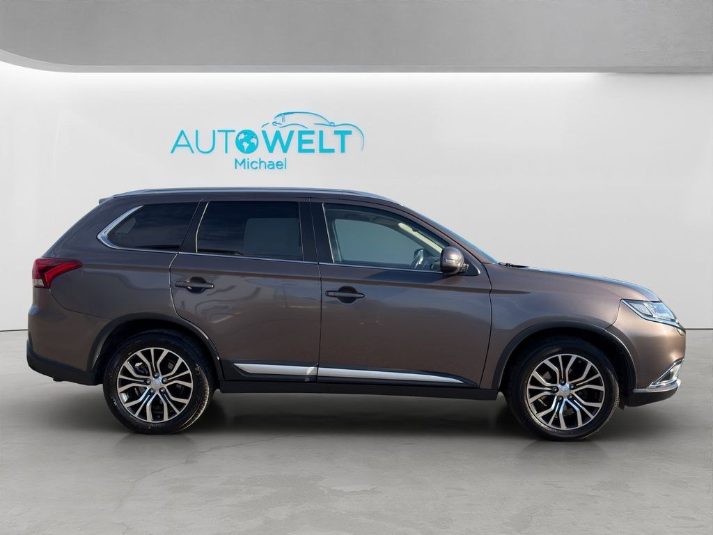 نمای دیگر Mitsubishi Outlander Aut 4WD KLIMAAUT SITZH KAM NAV AHK 18'