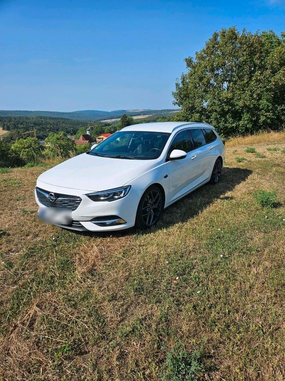 نمای دیگر Opel Insignia b Sports Tourer 4x4 2.Hd.