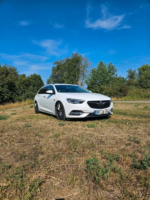 نمای دیگر Opel Insignia b Sports Tourer 4x4 2.Hd.