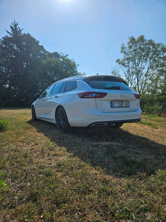 نمای دیگر Opel Insignia b Sports Tourer 4x4 2.Hd.