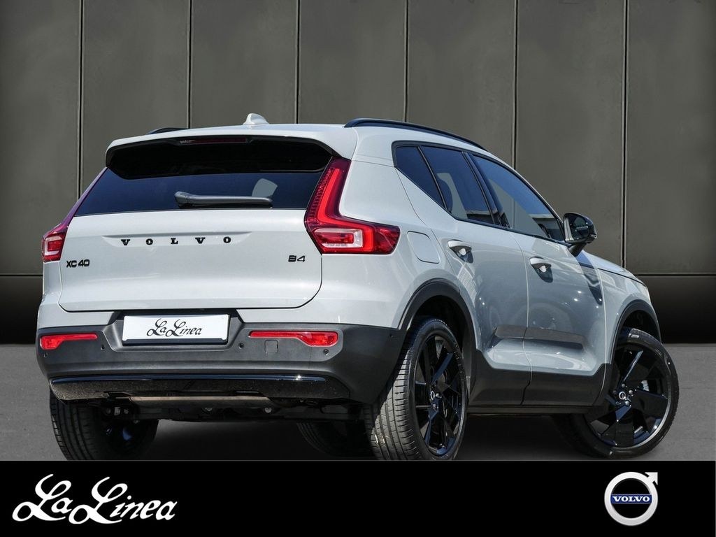 نمای دیگر ولوو XC40 B4 پلاس بلک ادیشن AHK*هارمن کاردن*Mem
