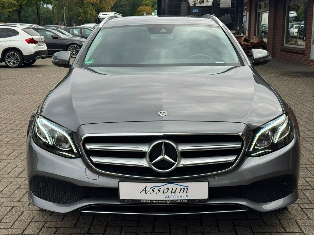 نمای دیگر مرسدس بنز E 220 td آوانگارد/LED/AHK/دوربین/آمبینت/T-W