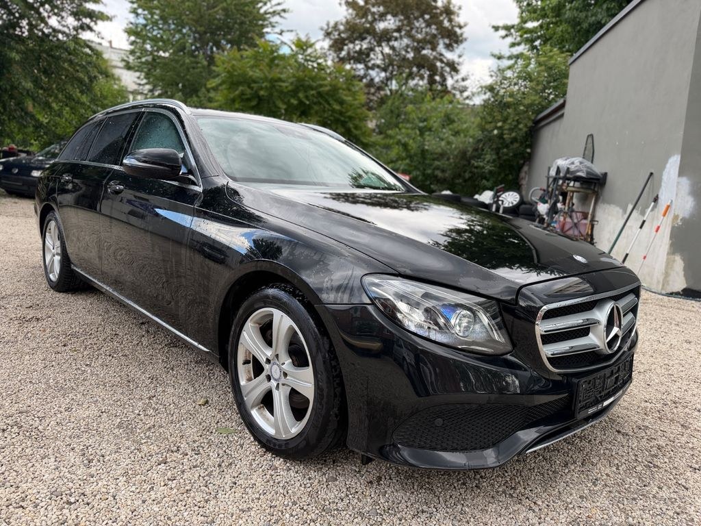 نمای دیگر مرسدس بنز E 220d T-Modell/MULTIBEAM/NAVI/R-CAM/SHZ/AHK/EU6