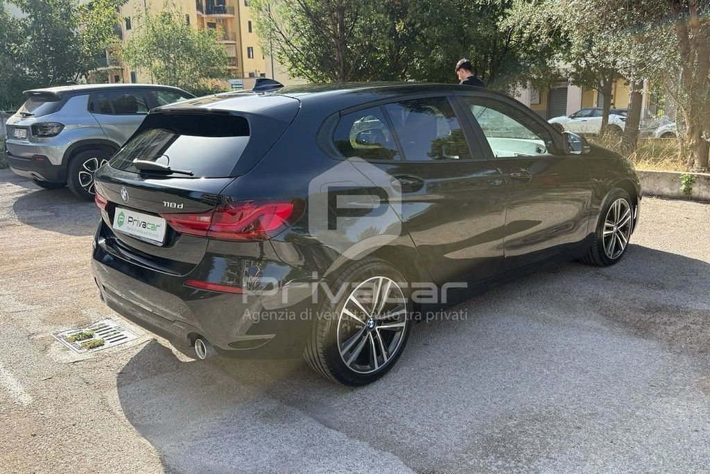 نمای دیگر بی ام و 118d 5 در بیزینس ادونتیج