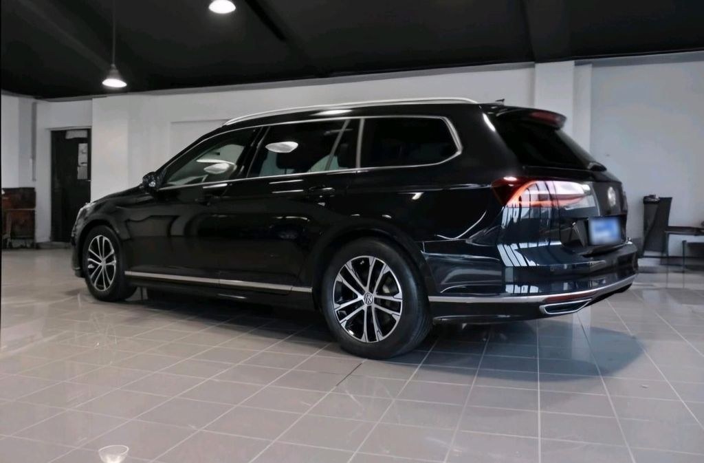 نمای دیگر فولکس واگن پاسات واریانت 2.0TDI 190 PS DS...