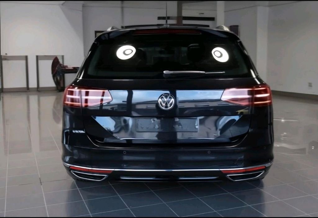 نمای دیگر فولکس واگن پاسات واریانت 2.0TDI 190 PS DS...