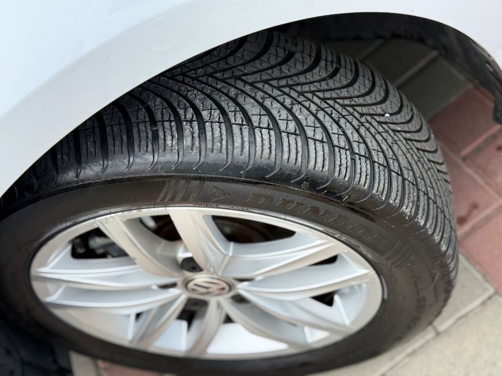 نمای دیگر فولکس واگن گلف 1.6 TDI 115 CV 5p. اسپورت نئوپاته