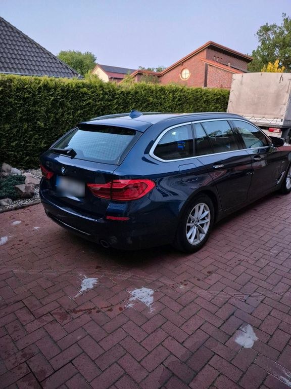 نمای دیگر بی ام و 520d G30
