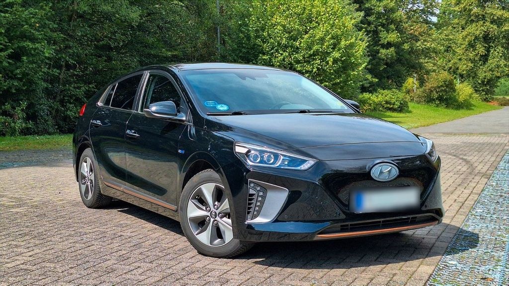 نمای دیگر هیوندای آیونیک کلاسیک EV پریمیوم مشکی T...