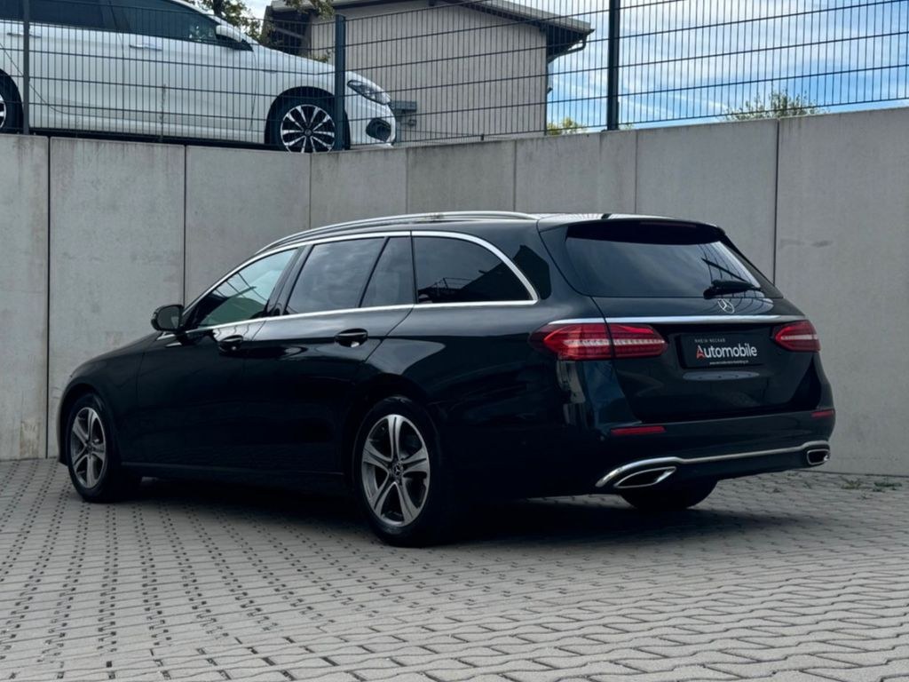 نمای دیگر مرسدس بنز E 220d T/LED/SHZ/2x کولر/دوربین/LM/19% مالیات