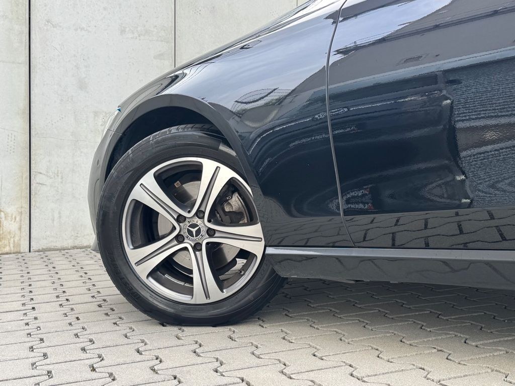 نمای دیگر مرسدس بنز E 220d T/LED/SHZ/2x کولر/دوربین/LM/19% مالیات