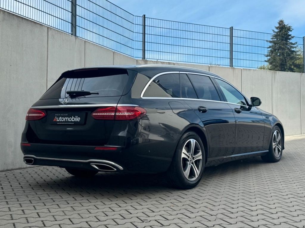 نمای دیگر مرسدس بنز E 220d T/LED/SHZ/2x کولر/دوربین/LM/19% مالیات