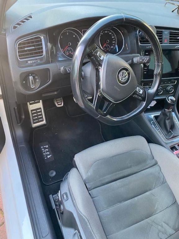 نمای دیگر فولکس واگن گلف 2.0 TDI آر-لاین-هایلاین AHK,نوی,تاپ