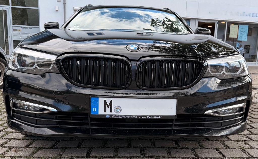 نمای دیگر بی ام و 530d xDrive تورینگ | 2. مالک | گرمکن G31 | 19\"