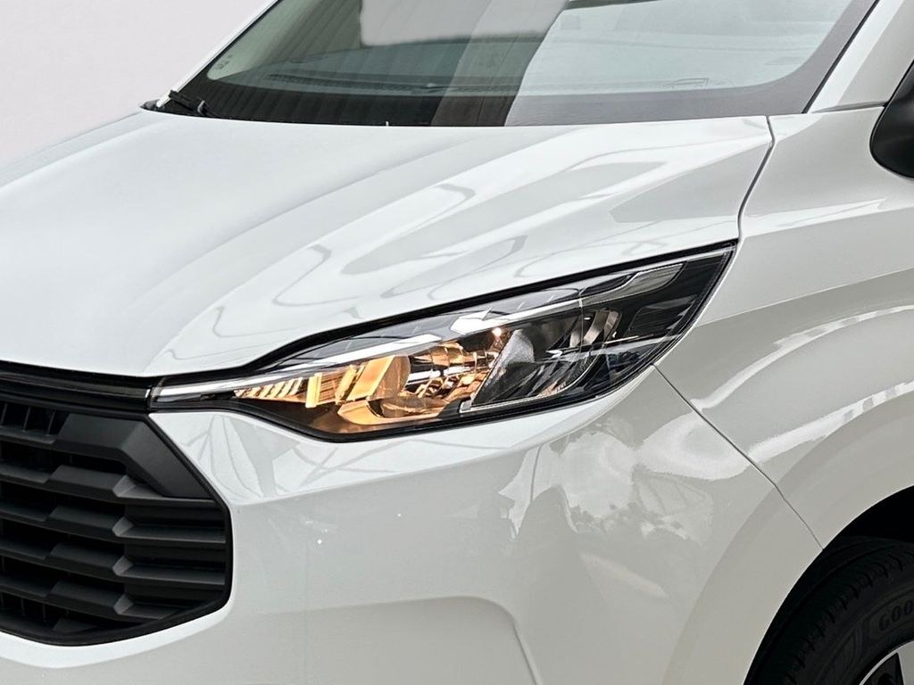 نمای دیگر فورد ترانزیت کاستوم ون بسته PHEV ترند ACC، دوربین