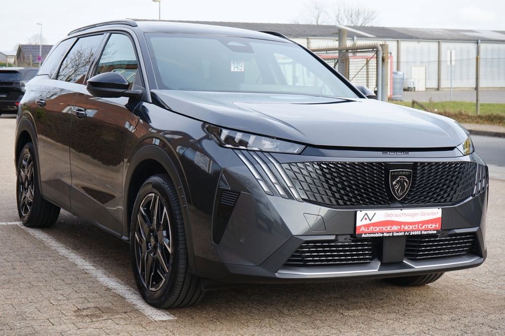 نمای دیگر پژو 5008 145 GT*7 صندلی*دوربین*
