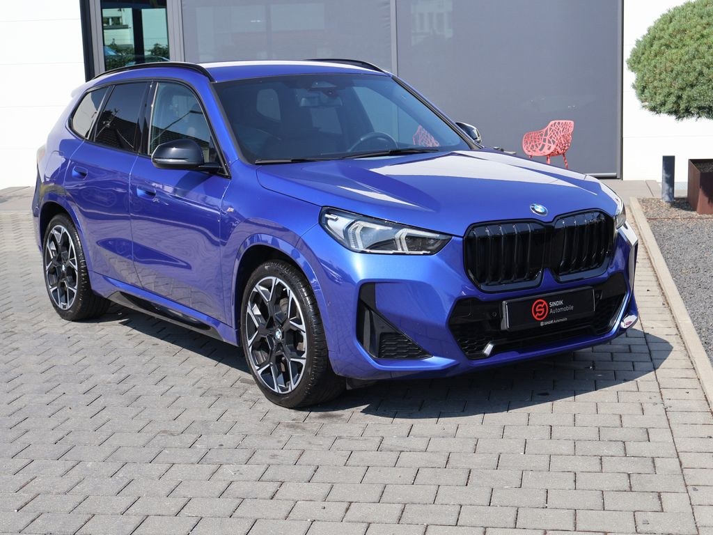 نمای دیگر بی ام و X1 23d xDrive M اسپورت-ACC-AHK برقی-دوربین-وایداسکرین