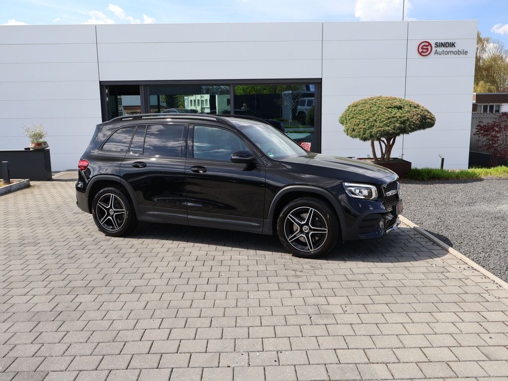 نمای دیگر مرسدس بنز GLB 220 d AMG نایت پکیج-دیسترونیک-قلاب یدک-دوربین-آمبینت