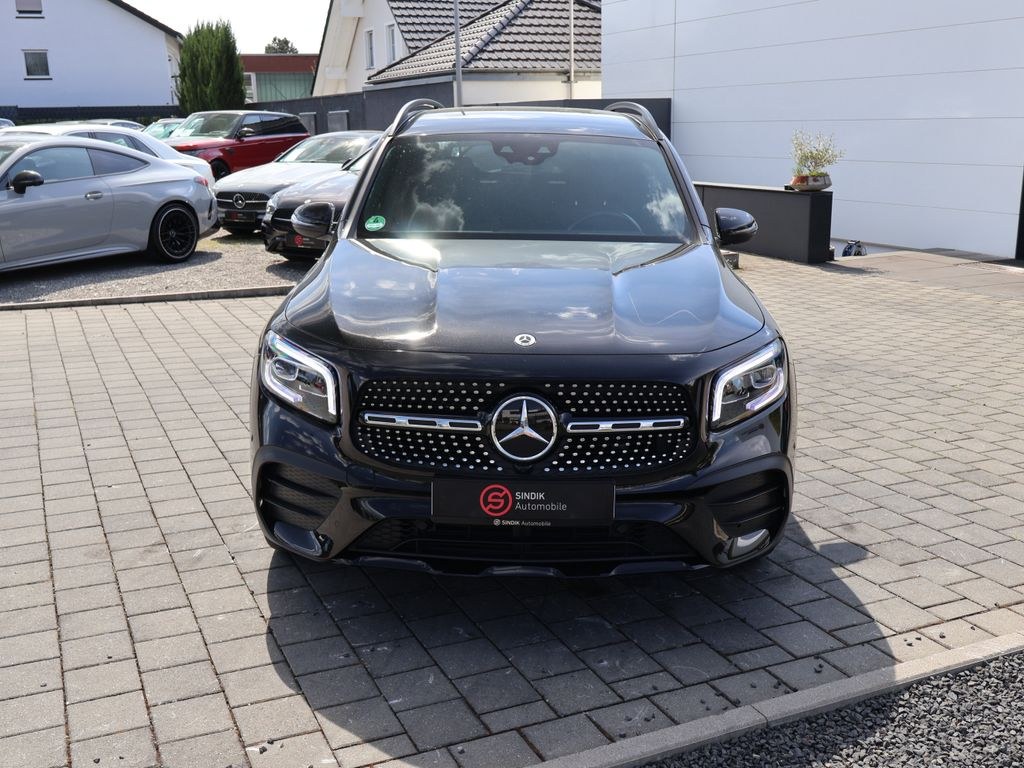 نمای دیگر مرسدس بنز GLB 220 d AMG نایت پکیج-دیسترونیک-قلاب یدک-دوربین-آمبینت