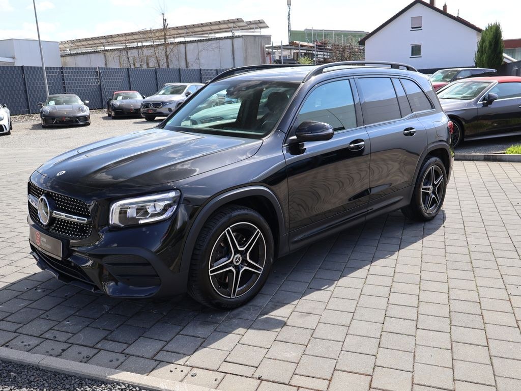نمای دیگر مرسدس بنز GLB 220 d AMG نایت پکیج-دیسترونیک-قلاب یدک-دوربین-آمبینت