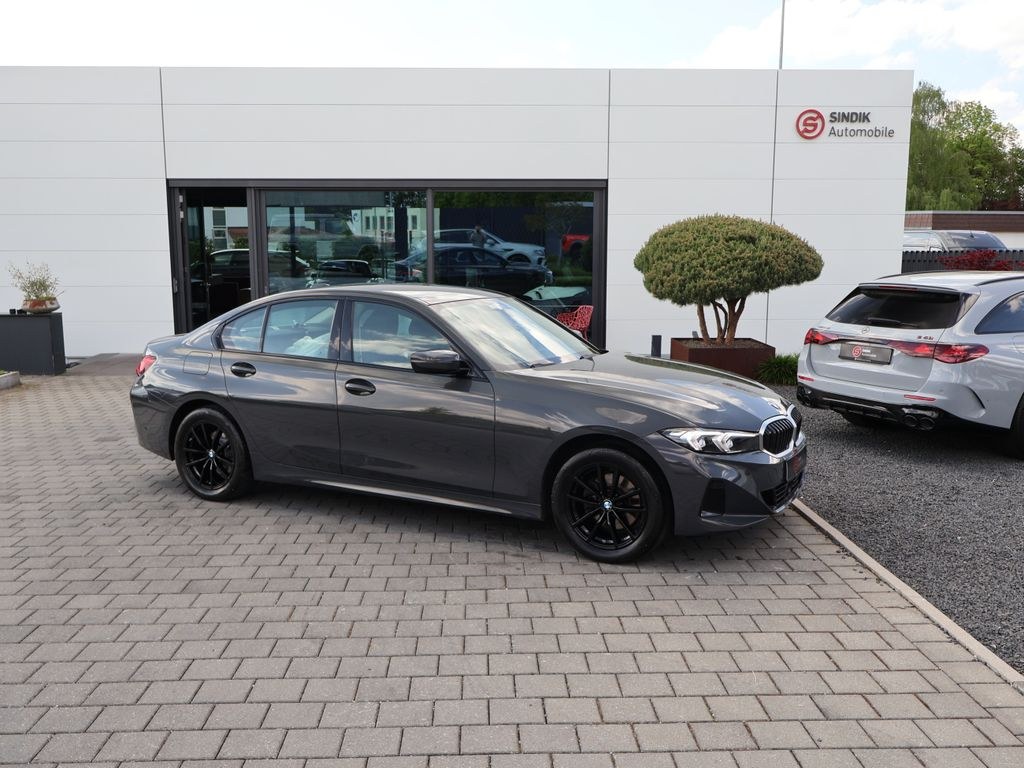 نمای دیگر بی ام و 320 d xDrive سدان-گرمکن صندلی-شادولاین-وایداسکرین