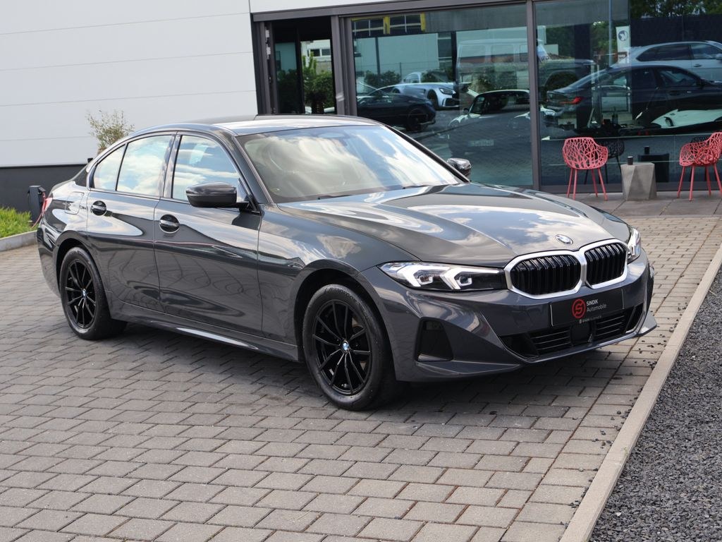 نمای دیگر بی ام و 320 d xDrive سدان-گرمکن صندلی-شادولاین-وایداسکرین