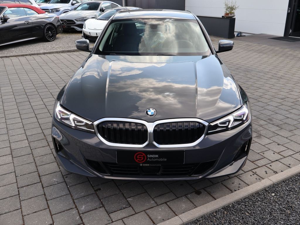نمای دیگر بی ام و 320 d xDrive سدان-گرمکن صندلی-شادولاین-وایداسکرین