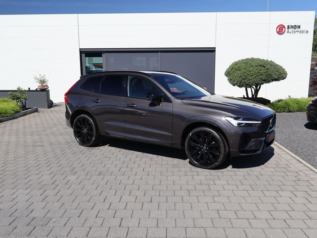 نمای دیگر ولوو XC60 T8 AWD R دیزاین هیبرید پانوراما-AHK-بلک پکیج.