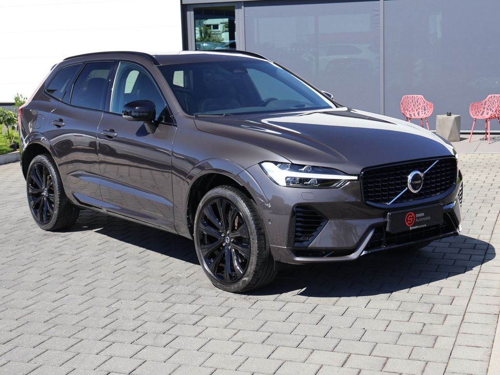 نمای دیگر ولوو XC60 T8 AWD R دیزاین هیبرید پانوراما-AHK-بلک پکیج.