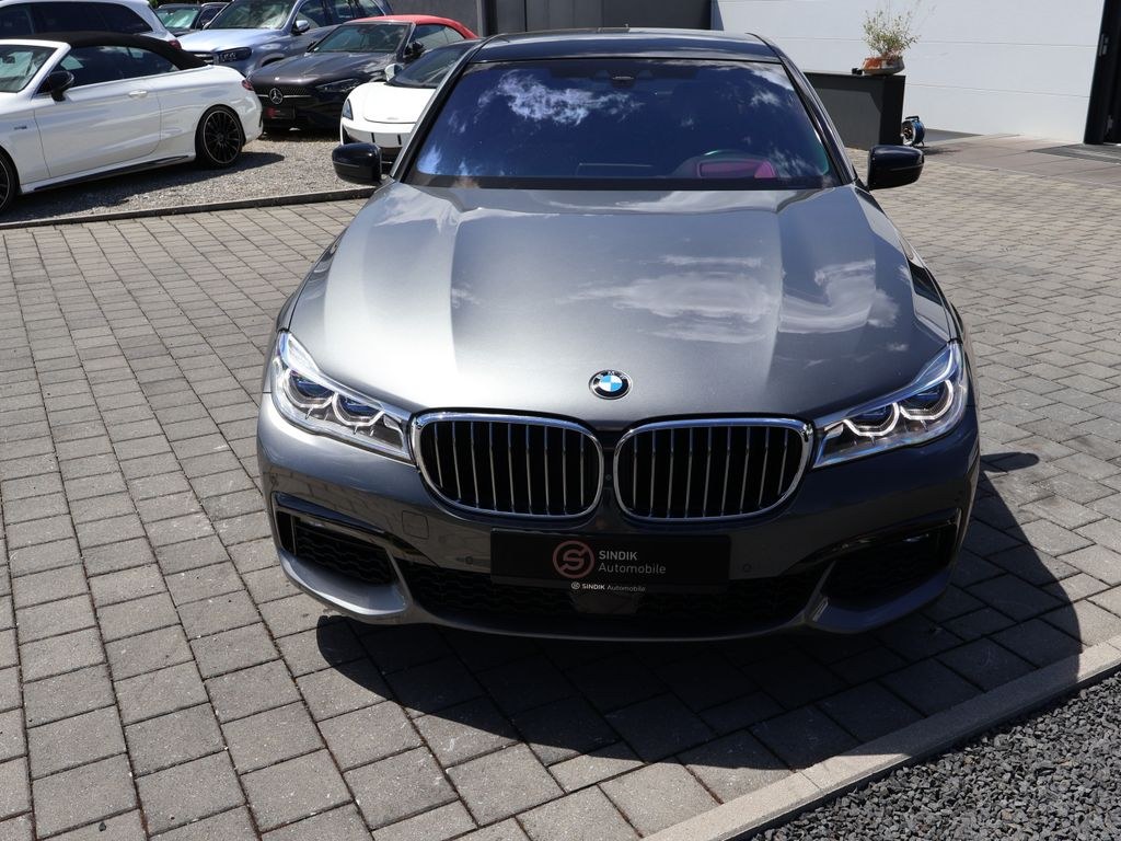 نمای دیگر بی ام و 750 d xDrive M اسپورت-ماساژ-فرمان انتگرال-LED