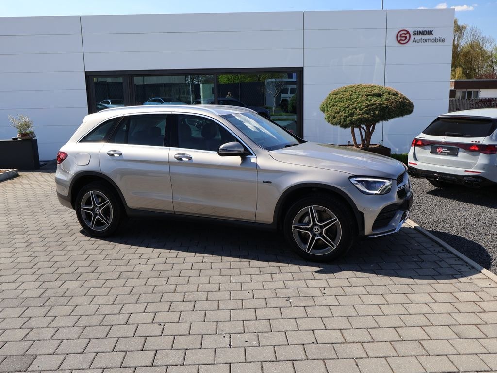نمای دیگر مرسدس بنز GLC 300 de 4M AMG کی لس گو-دیسترونیک-دوربین
