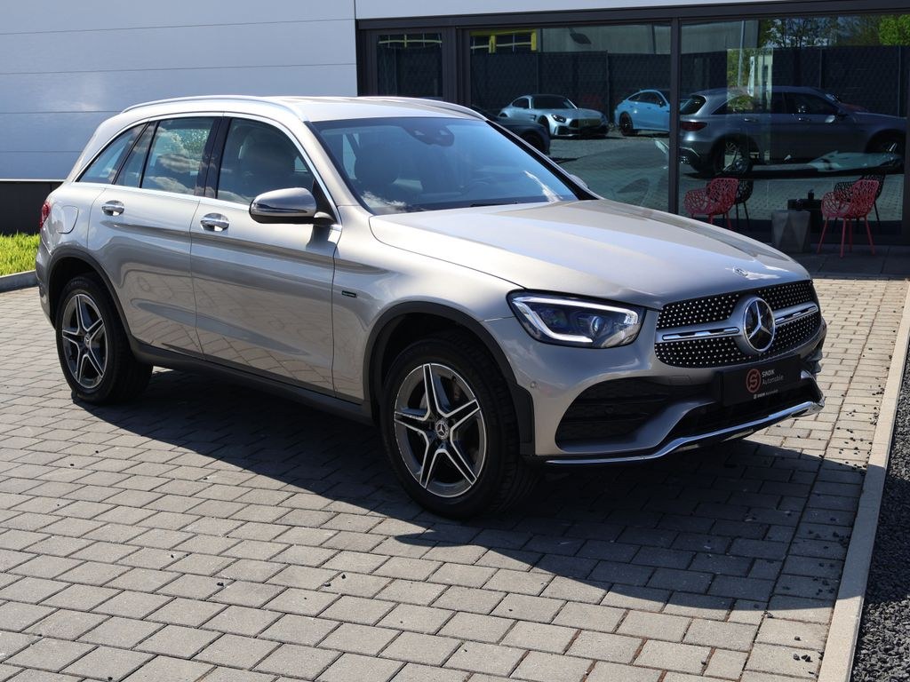 نمای دیگر مرسدس بنز GLC 300 de 4M AMG کی لس گو-دیسترونیک-دوربین